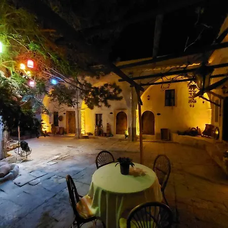 Armesos Cave Hotell *