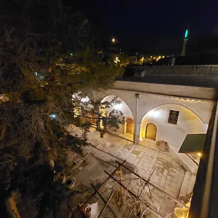 Armesos Cave فندق أوروغوبْ