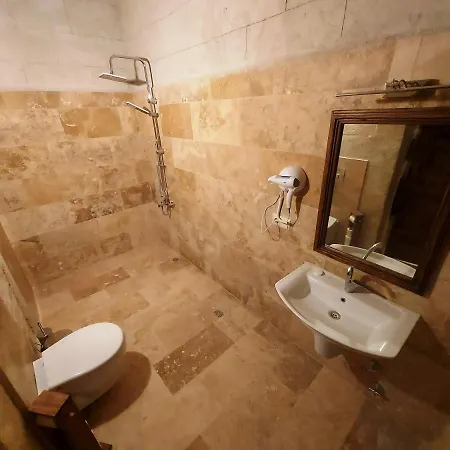 Armesos Cave فندق أوروغوبْ