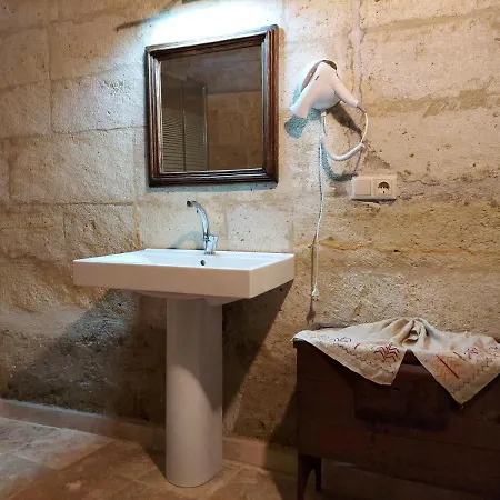 فندق Armesos Cave *