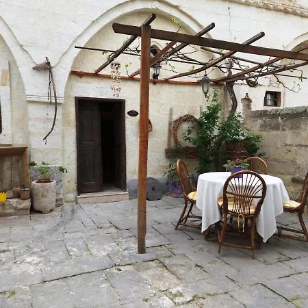 Armesos Cave فندق *