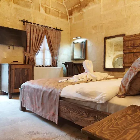 Armesos Cave فندق أوروغوبْ