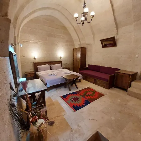 Armesos Cave فندق أوروغوبْ