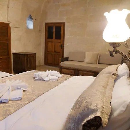 Armesos Cave فندق أوروغوبْ