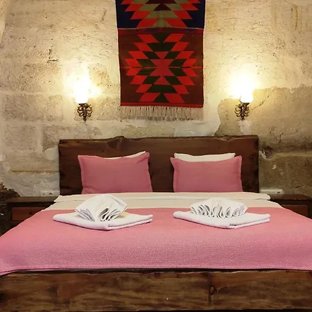 Armesos Cave فندق