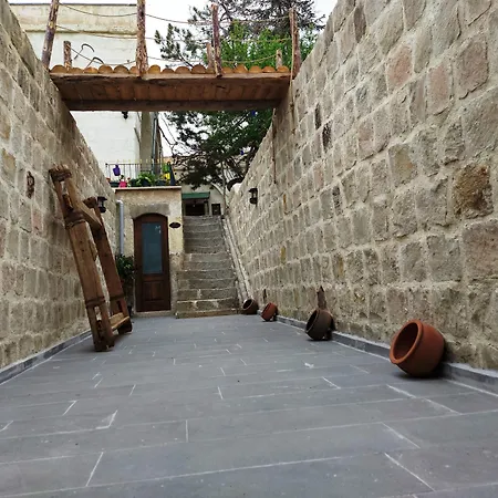 Armesos Cave فندق