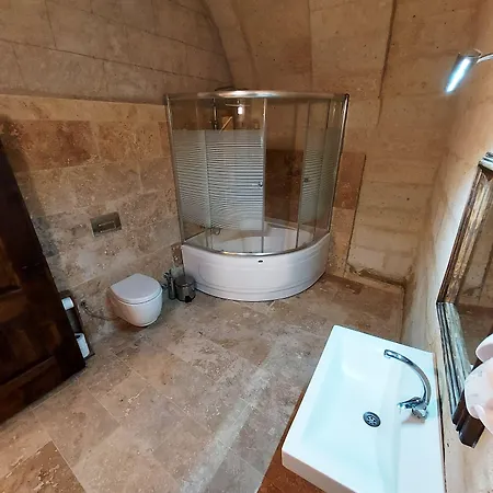 Armesos Cave فندق