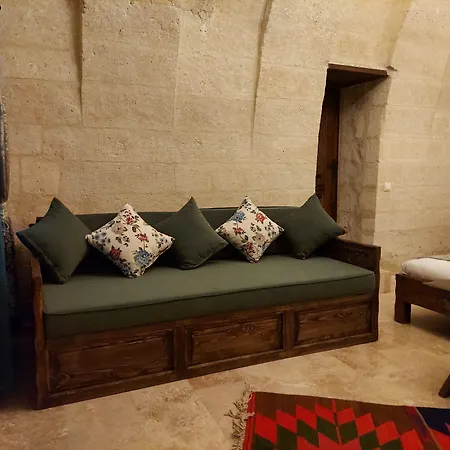 Armesos Cave فندق أوروغوبْ