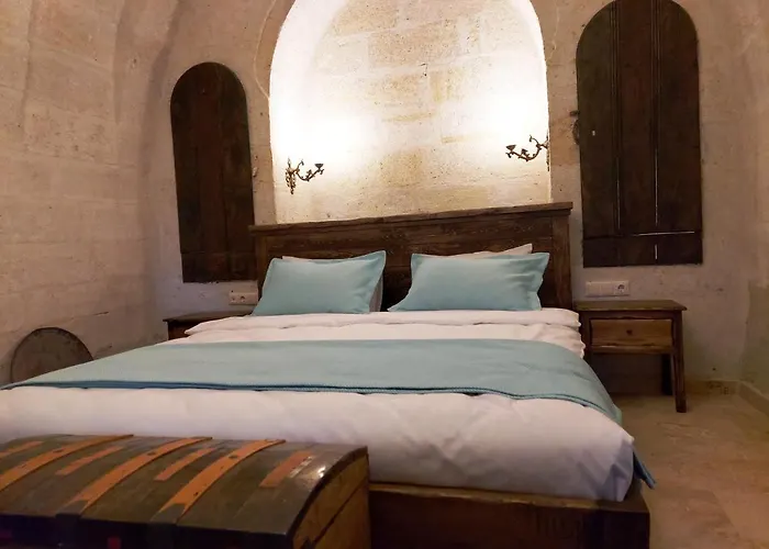 Armesos Cave فندق